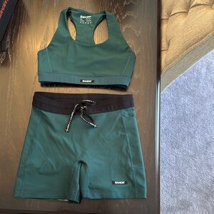 Bandit Running set shorts and sports bra pine color size small